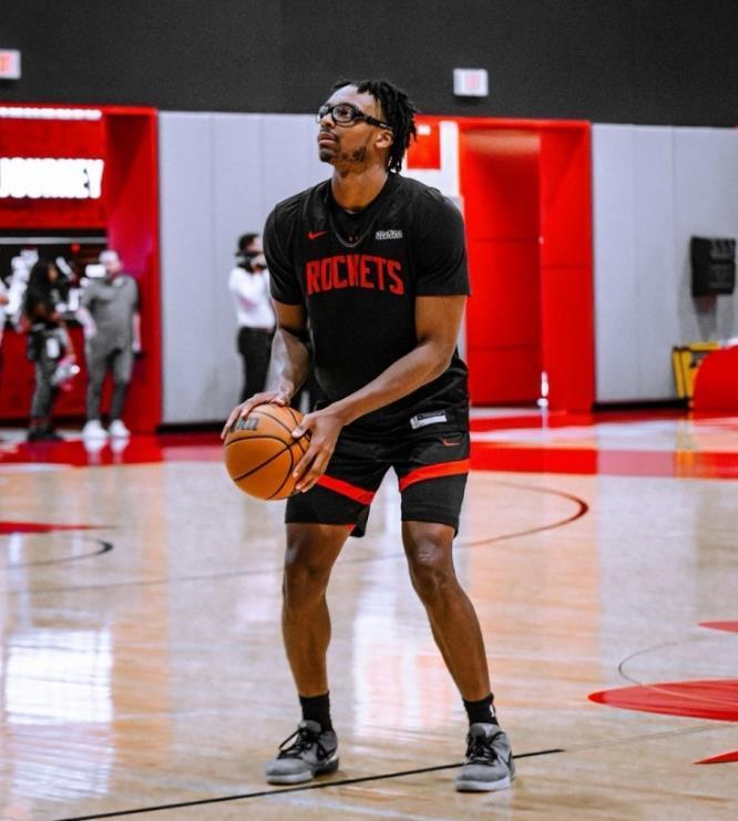 球友会-火箭队阵容变动！边缘2人暂时离队，双核长期缺阵，仅剩13人可用