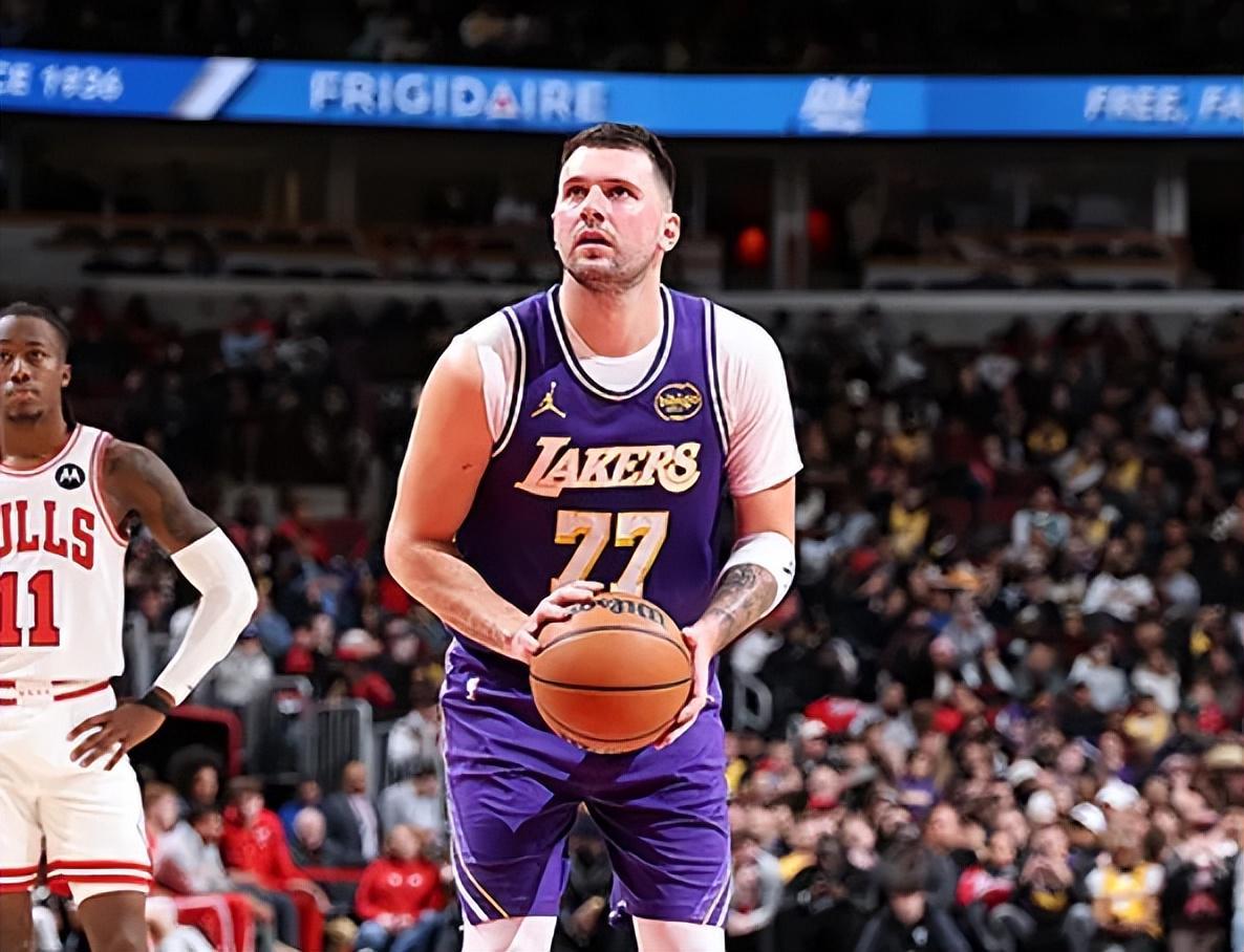 球友会千亿官网-湖人入正轨!东契奇合理出手盘活全队,各配角攻守齐爆侵略性拉满