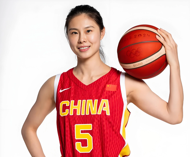 球友会体育-王思雨打出巅峰级表现！31岁王思雨替补出战，砍下全场最高的21分