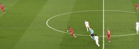 1618431164387005395.gif 球友会-【欧冠】本泽马中柱库尔图瓦力扑 皇马平利物浦晋级