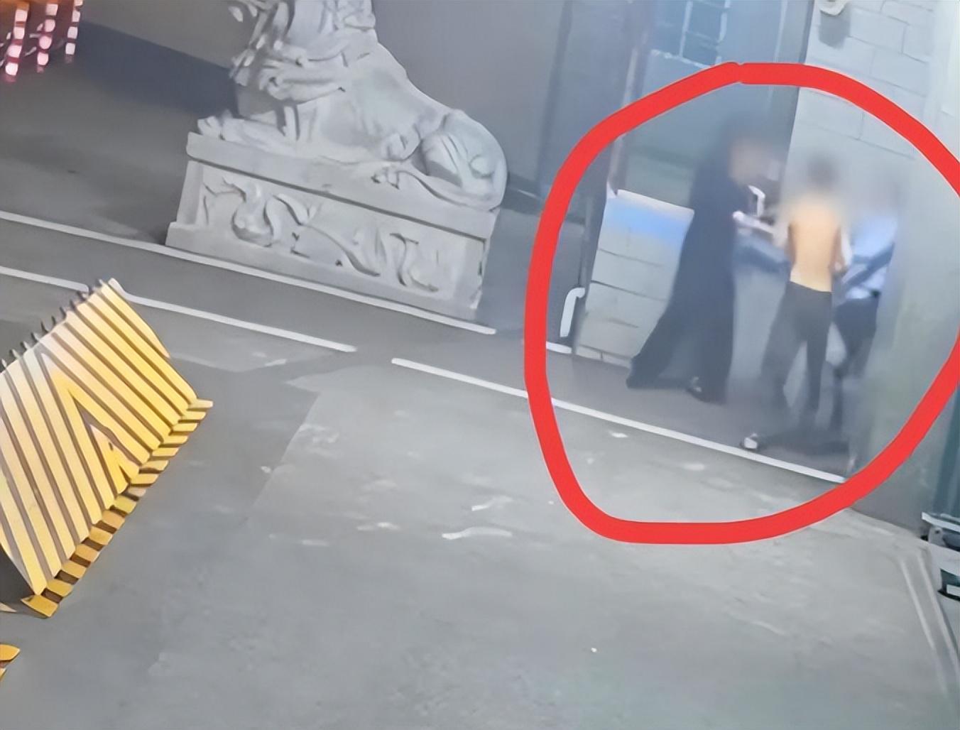 球友会体育-四川武警营门推哨兵后续：大家都搞错了罪名，她面临的不是袭警罪